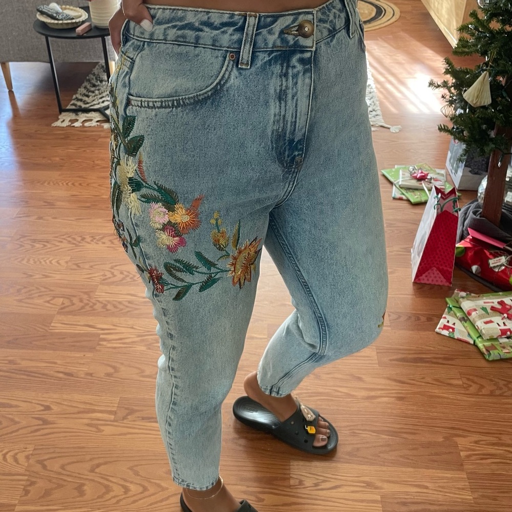 Floral embroidered jeans